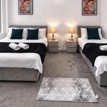 Contemporary 4br Stay, Near White Rose Centre Sleeps 9 *